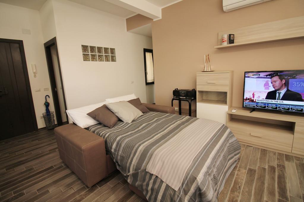 Eur Bright Spacious Terraced Apartment With Private Parking Only For Small Cars Ρώμη Εξωτερικό φωτογραφία