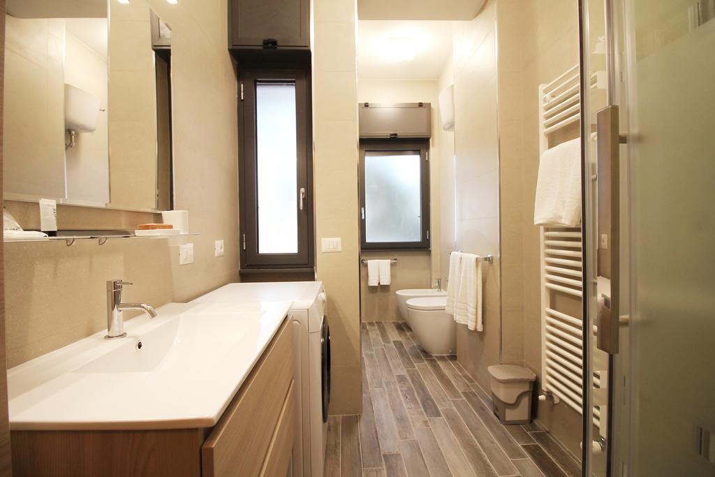 Eur Bright Spacious Terraced Apartment With Private Parking Only For Small Cars Ρώμη Εξωτερικό φωτογραφία