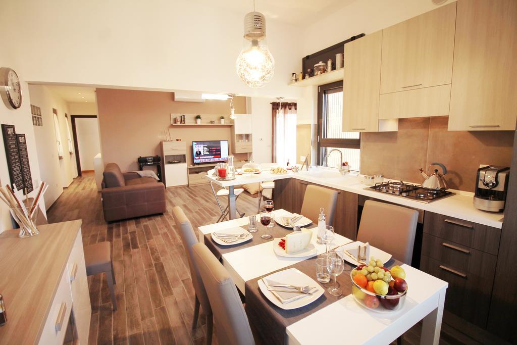 Eur Bright Spacious Terraced Apartment With Private Parking Only For Small Cars Ρώμη Εξωτερικό φωτογραφία