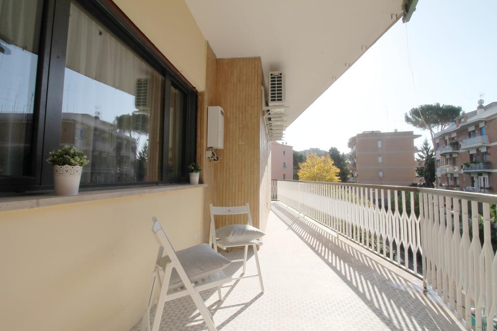 Eur Bright Spacious Terraced Apartment With Private Parking Only For Small Cars Ρώμη Εξωτερικό φωτογραφία