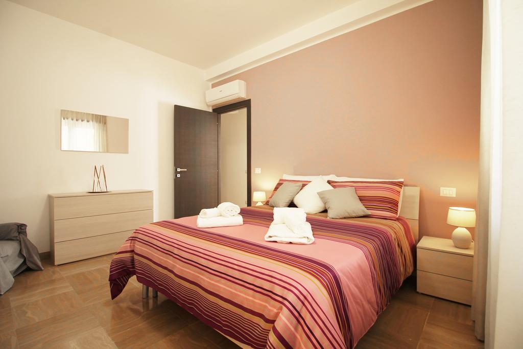 Eur Bright Spacious Terraced Apartment With Private Parking Only For Small Cars Ρώμη Εξωτερικό φωτογραφία
