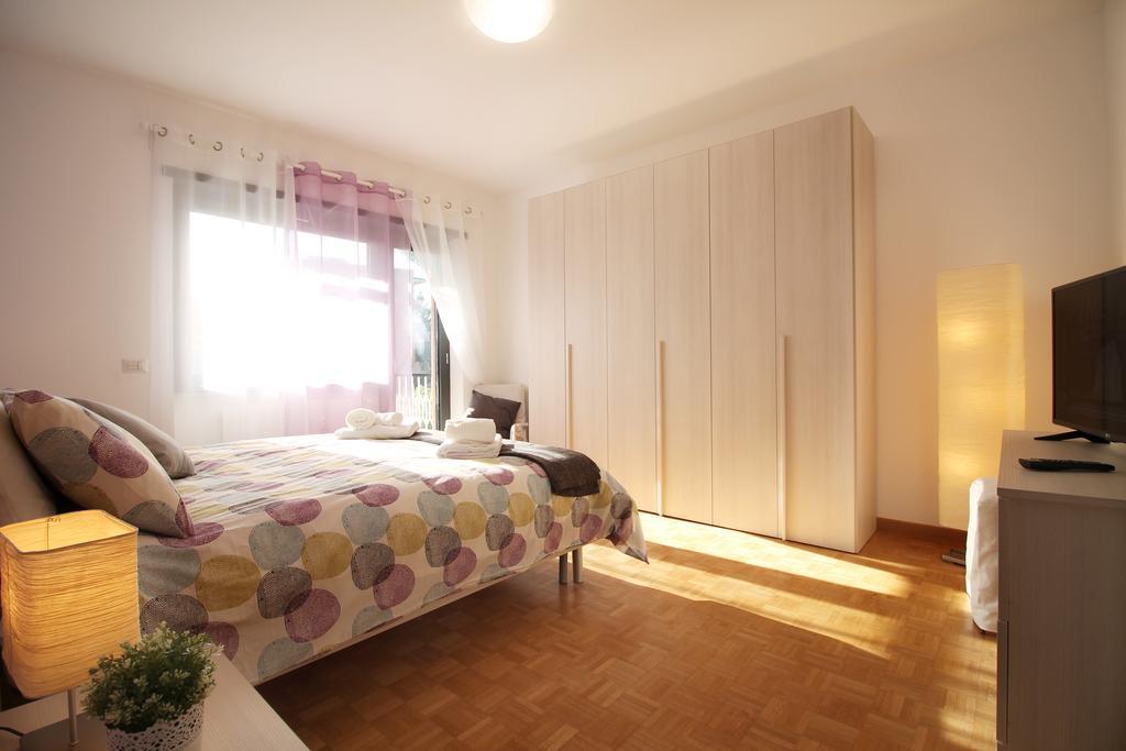 Eur Bright Spacious Terraced Apartment With Private Parking Only For Small Cars Ρώμη Εξωτερικό φωτογραφία