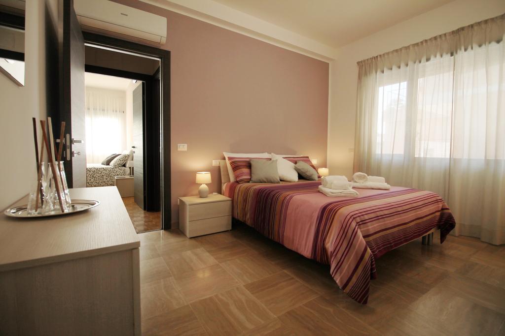 Eur Bright Spacious Terraced Apartment With Private Parking Only For Small Cars Ρώμη Εξωτερικό φωτογραφία