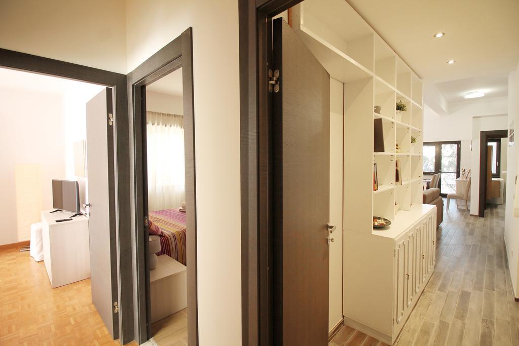 Eur Bright Spacious Terraced Apartment With Private Parking Only For Small Cars Ρώμη Εξωτερικό φωτογραφία