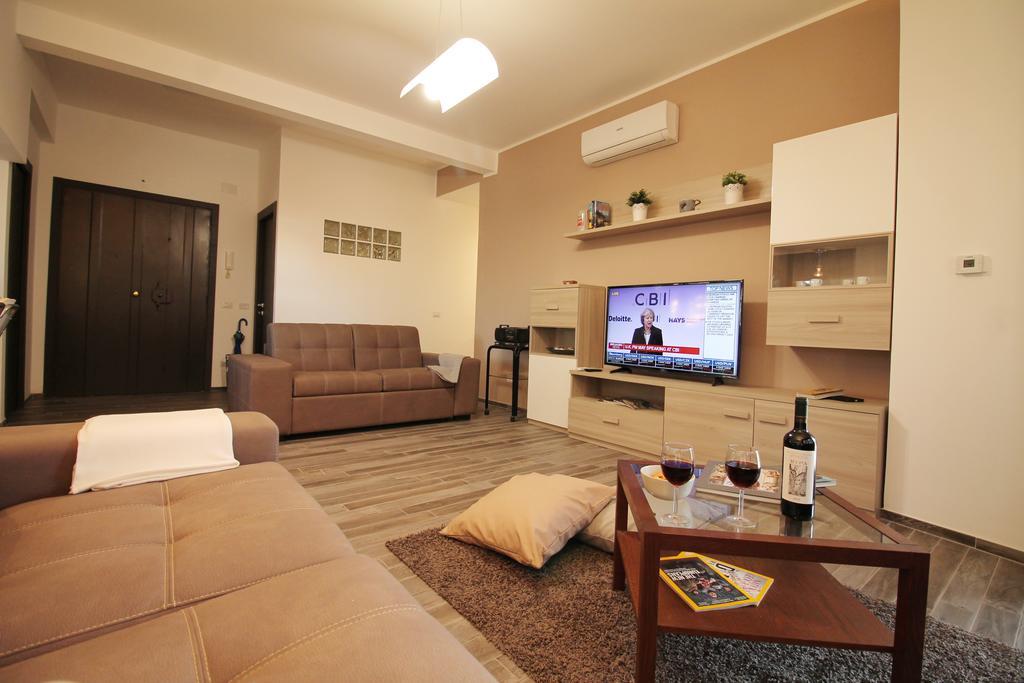 Eur Bright Spacious Terraced Apartment With Private Parking Only For Small Cars Ρώμη Εξωτερικό φωτογραφία