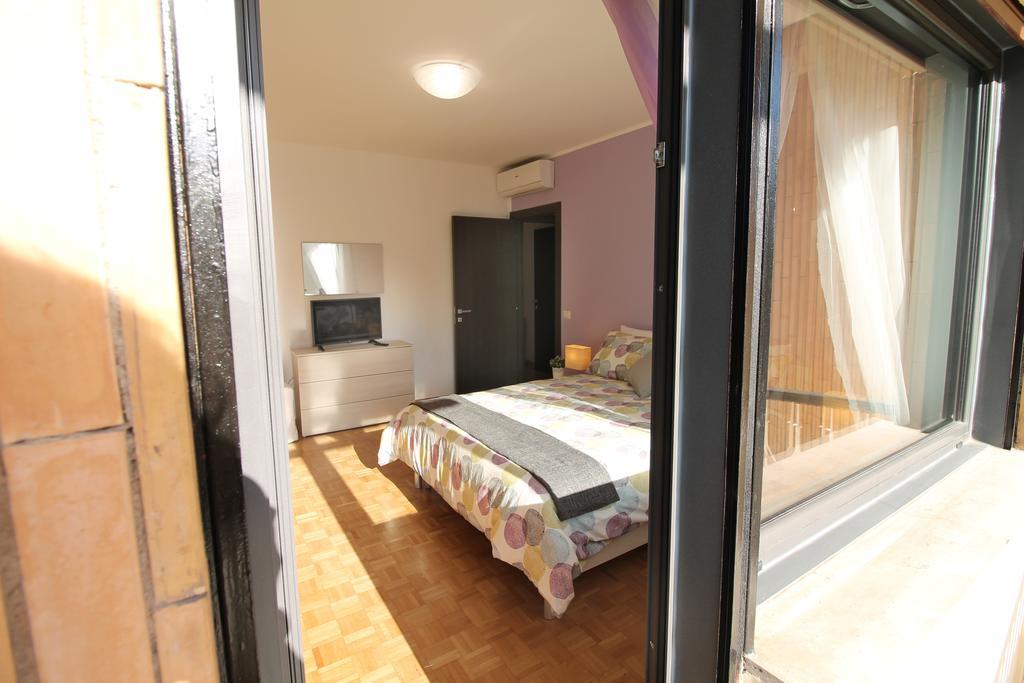 Eur Bright Spacious Terraced Apartment With Private Parking Only For Small Cars Ρώμη Εξωτερικό φωτογραφία
