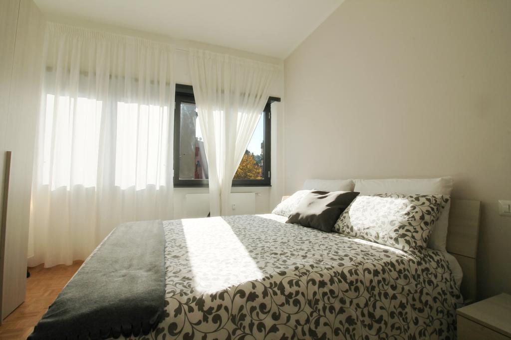 Eur Bright Spacious Terraced Apartment With Private Parking Only For Small Cars Ρώμη Εξωτερικό φωτογραφία